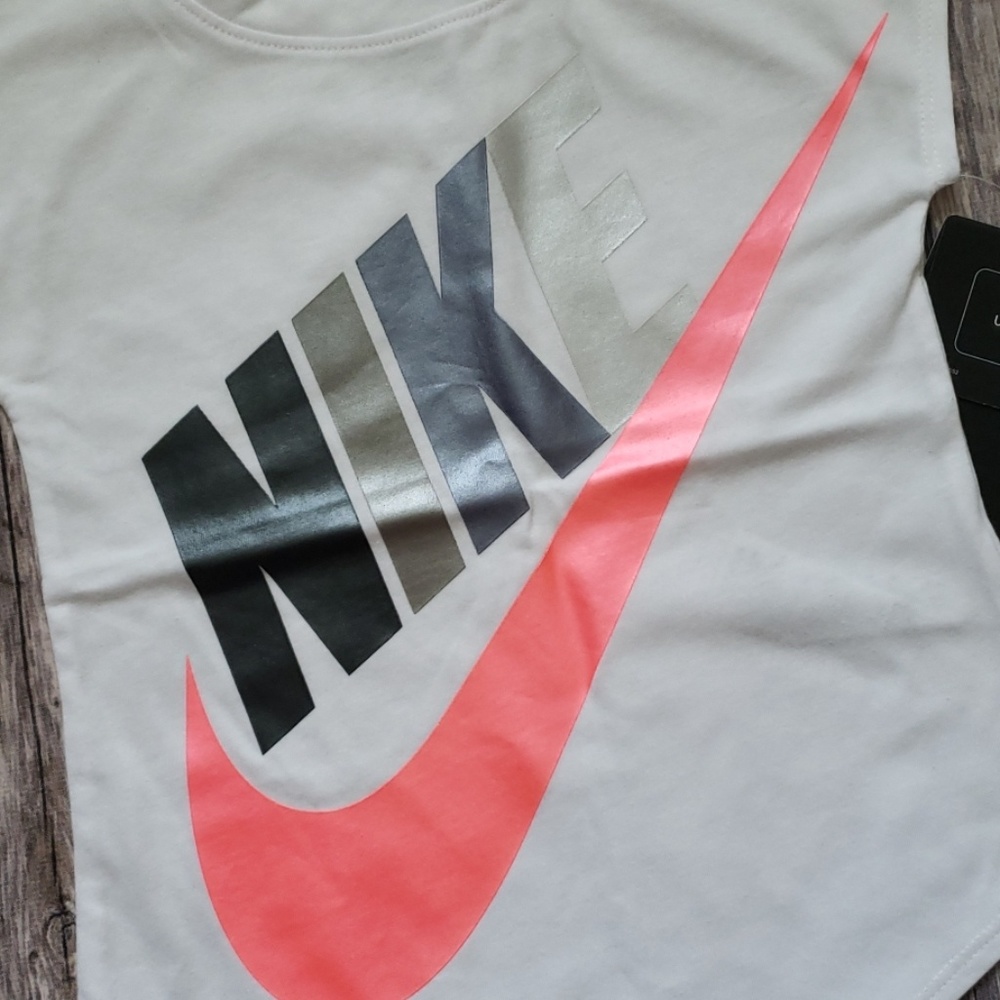 *2T ONLY*Nike Toddler Girl Futura Tee & Shorts Set - Picture 4 of 8
